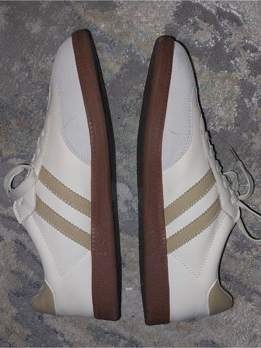 🍁 Cute Neutral Sneakers